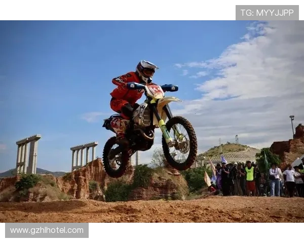 越野摩托车耐力赛首日争夺落幕彰显车手极限毅力与激情实力