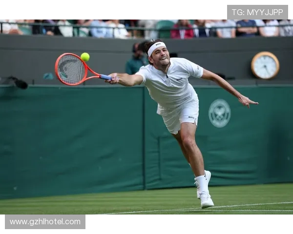 阿尔卡拉斯逆转弗里茨强势再取总决赛小组赛两连胜巩固晋级优势